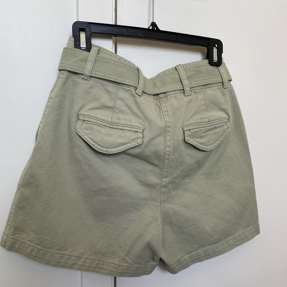 Aritzia Cargo Shorts (size 6) - Picture 4 of 5